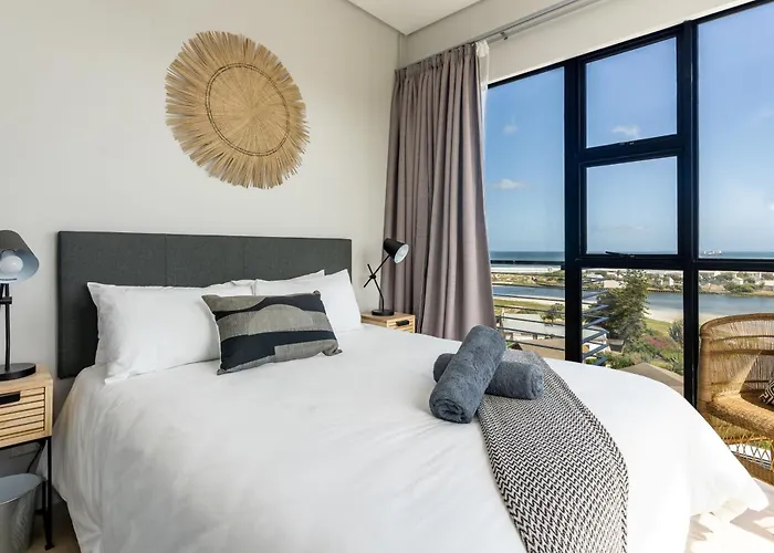 Burmeister 607 - Top Floor Corner 2 Bedroom Apartment With Sea And Lagoon Views - Onsite Parking
