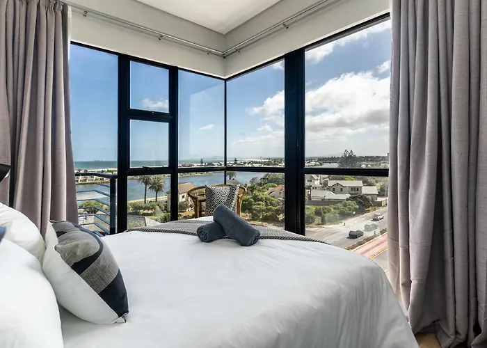 Burmeister 607 - Top Floor Corner 2 Bedroom Apartment With Sea And Lagoon Views - Onsite Parking