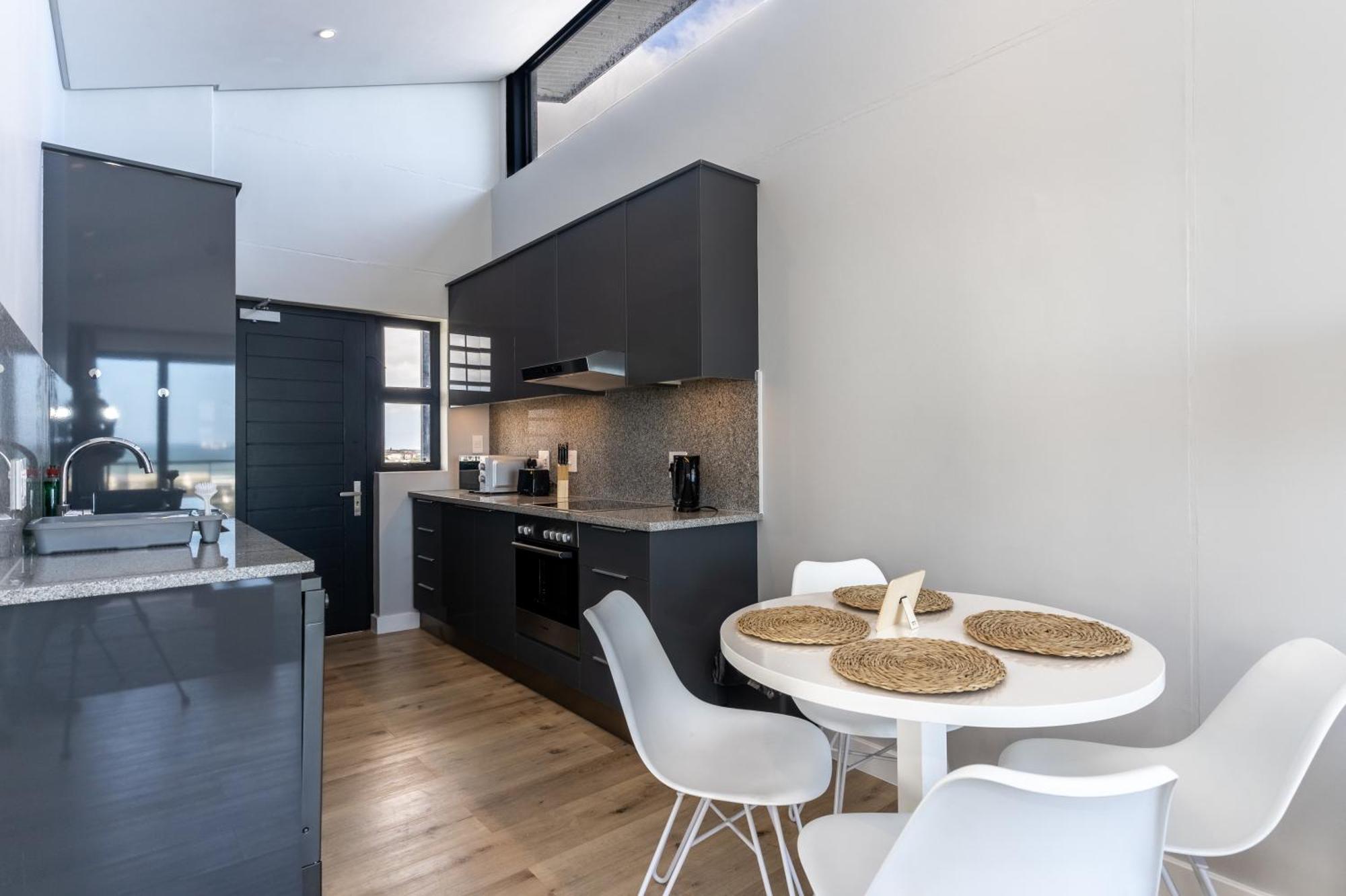 Burmeister 607 - Floor Corner 2 Bedroom With Sea And Lagoon Views - Onsite Parking Cape Town