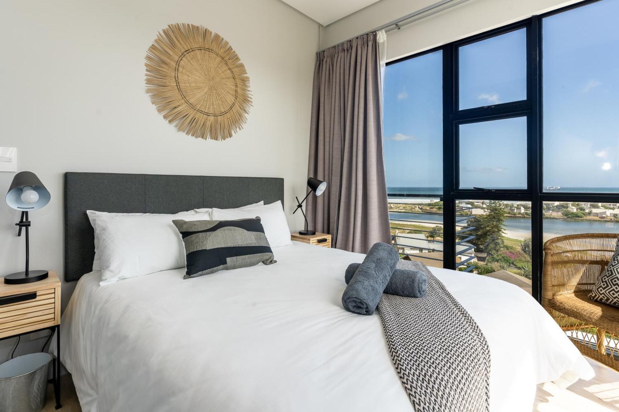 Burmeister 607 - Floor Corner 2 Bedroom With Sea And Lagoon Views - Onsite Parking * Cape Town