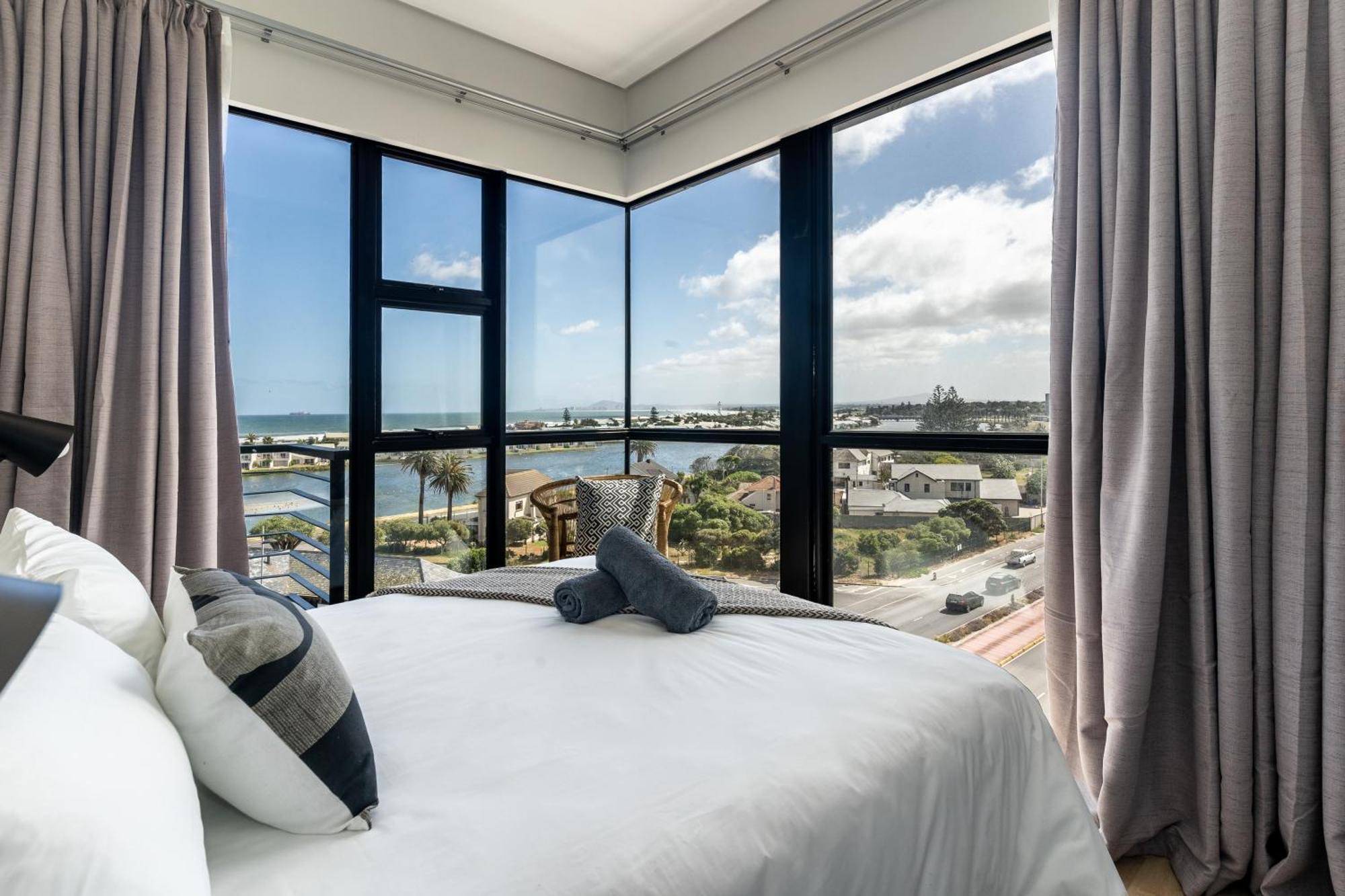 Burmeister 607 - Floor Corner 2 Bedroom With Sea And Lagoon Views - Onsite Parking Apartment Cape Town
