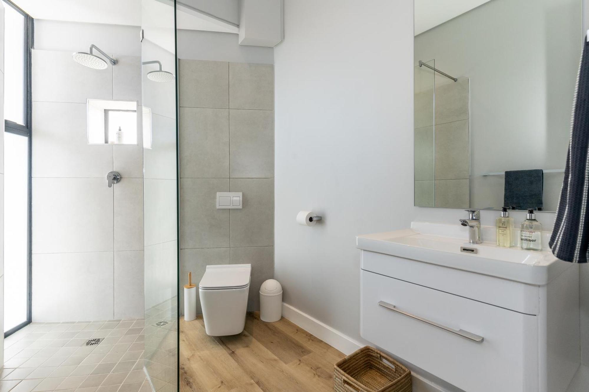 Burmeister 607 - Floor Corner 2 Bedroom With Sea And Lagoon Views - Onsite Parking