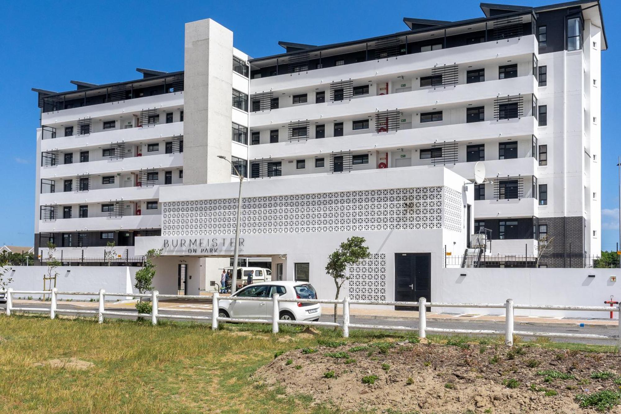 Apartment Burmeister 607 - Floor Corner 2 Bedroom With Sea And Lagoon Views - Onsite Parking
