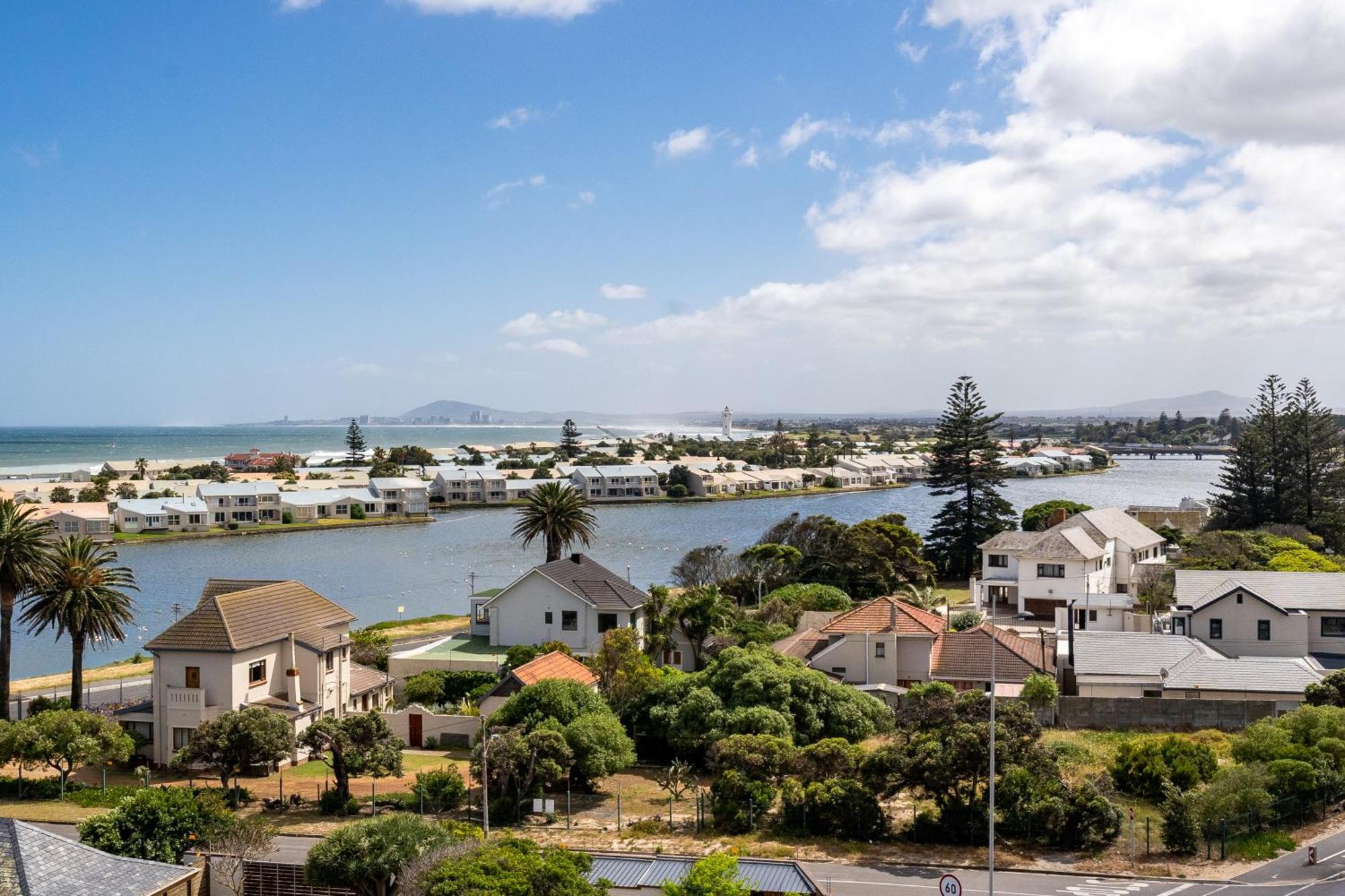 Burmeister 607 - Floor Corner 2 Bedroom With Sea And Lagoon Views - Onsite Parking *
