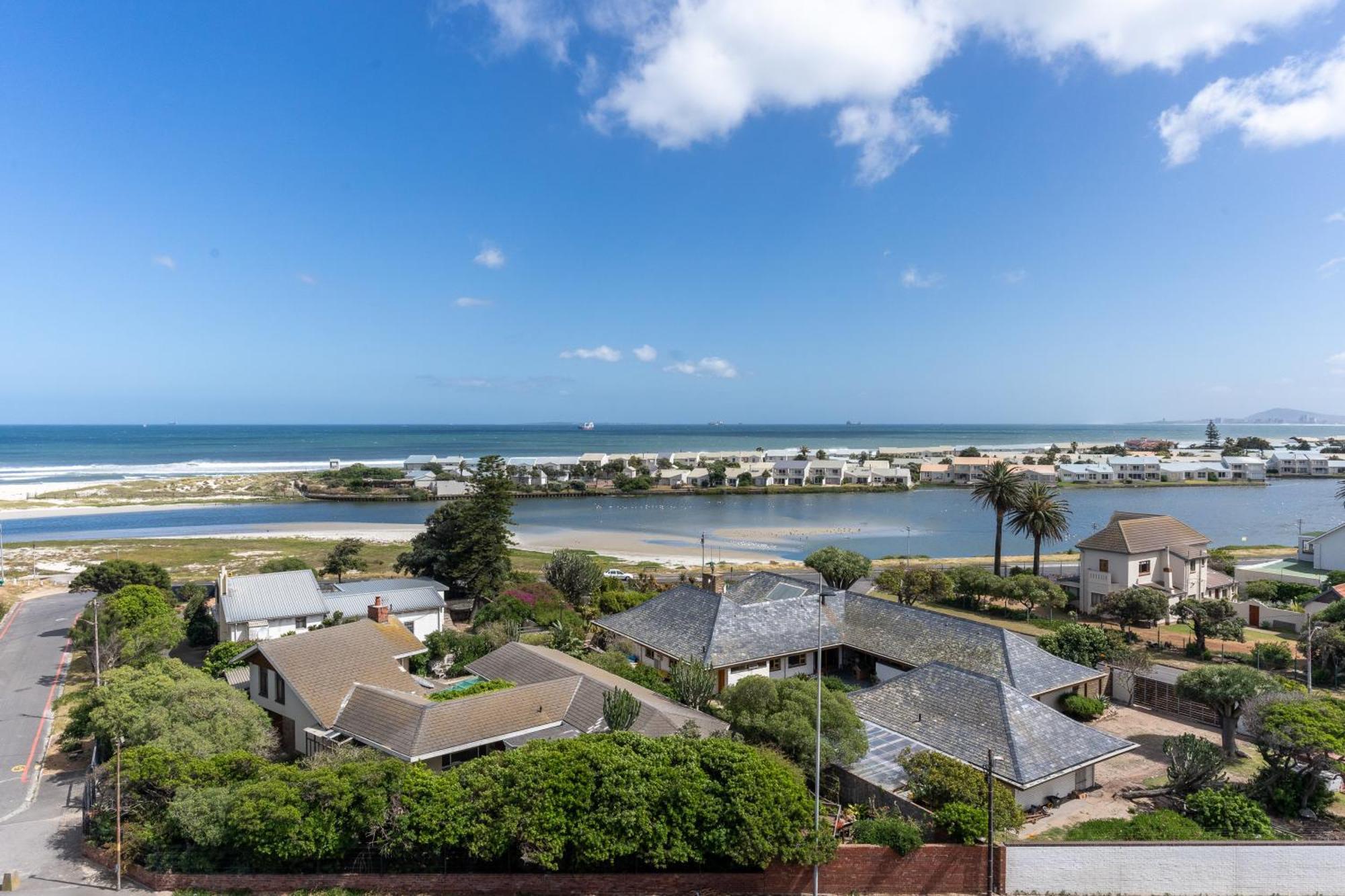Burmeister 607 - Floor Corner 2 Bedroom With Sea And Lagoon Views - Onsite Parking Apartment