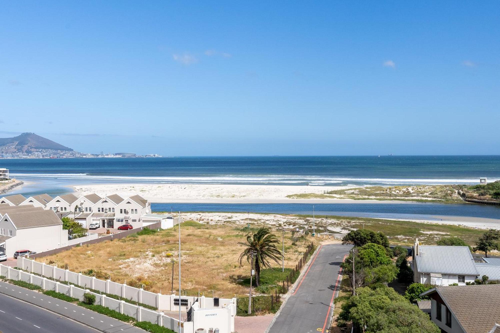 Burmeister 607 - Floor Corner 2 Bedroom With Sea And Lagoon Views - Onsite Parking Apartment *