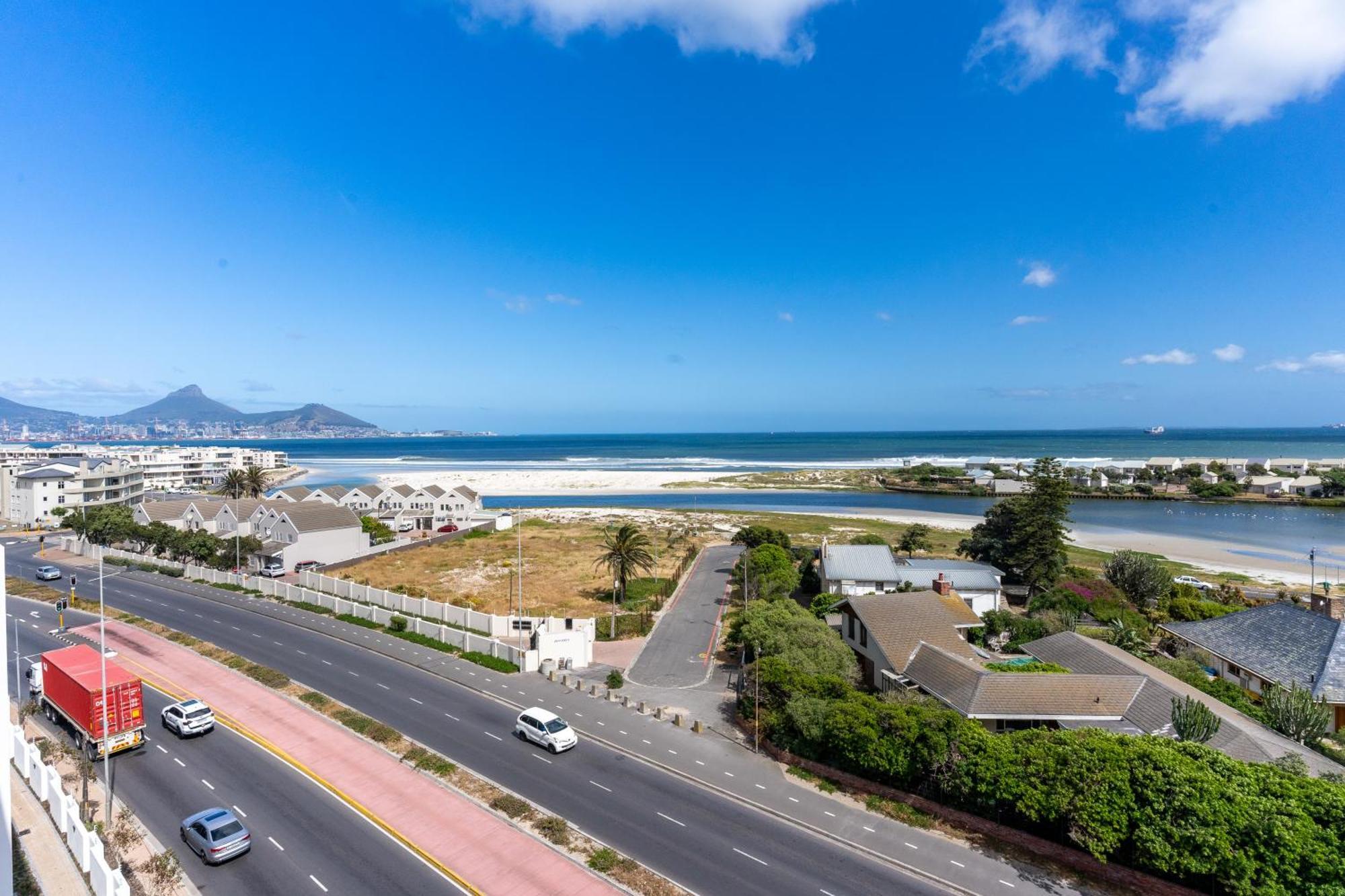 Apartment Burmeister 607 - Floor Corner 2 Bedroom With Sea And Lagoon Views - Onsite Parking