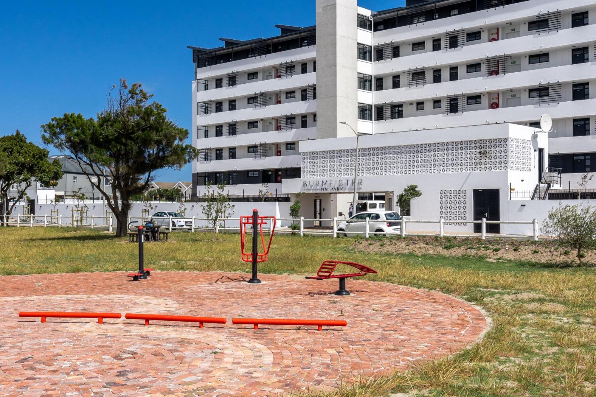 Burmeister 607 - Floor Corner 2 Bedroom With Sea And Lagoon Views - Onsite Parking Apartment Cape Town